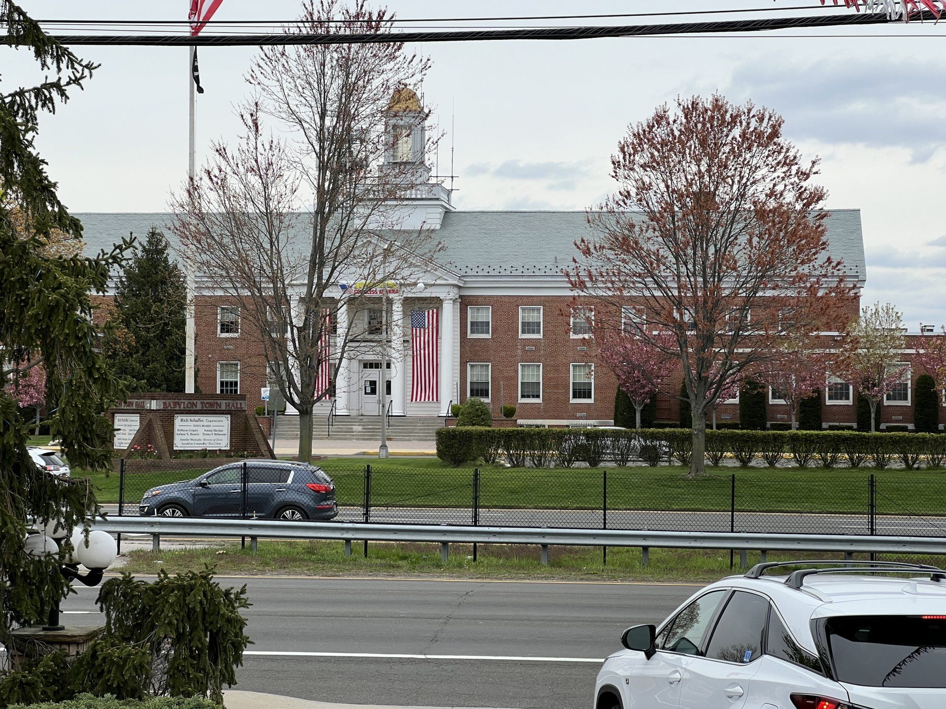 North Lindenhurst gallery image 1