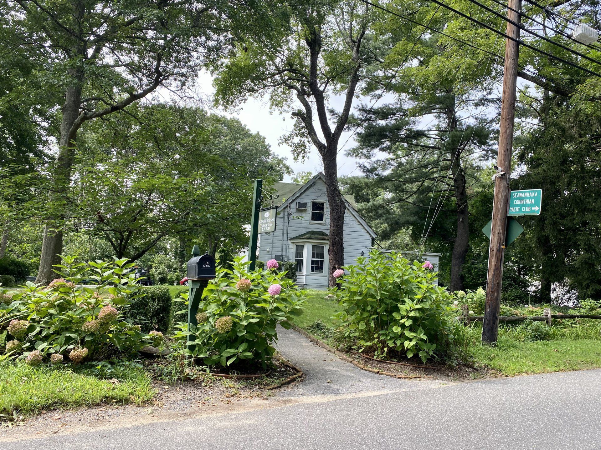 Centre Island gallery image 1