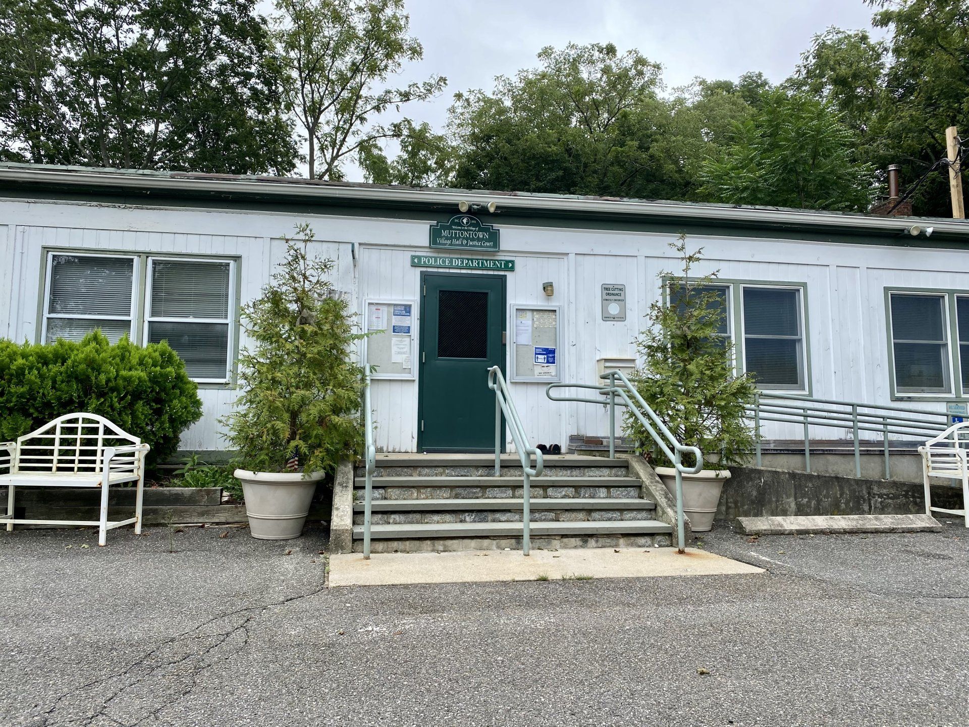 Muttontown gallery image 1