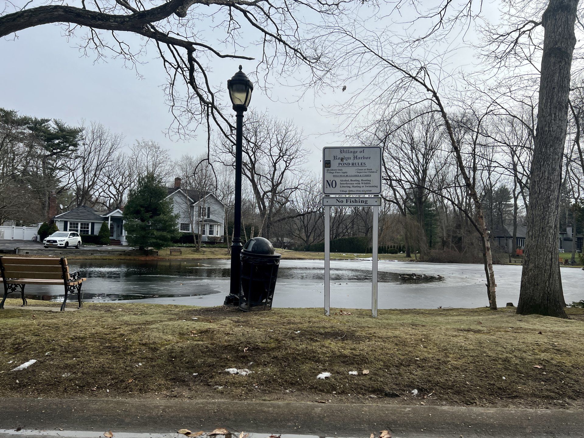 Roslyn Harbor gallery image 2