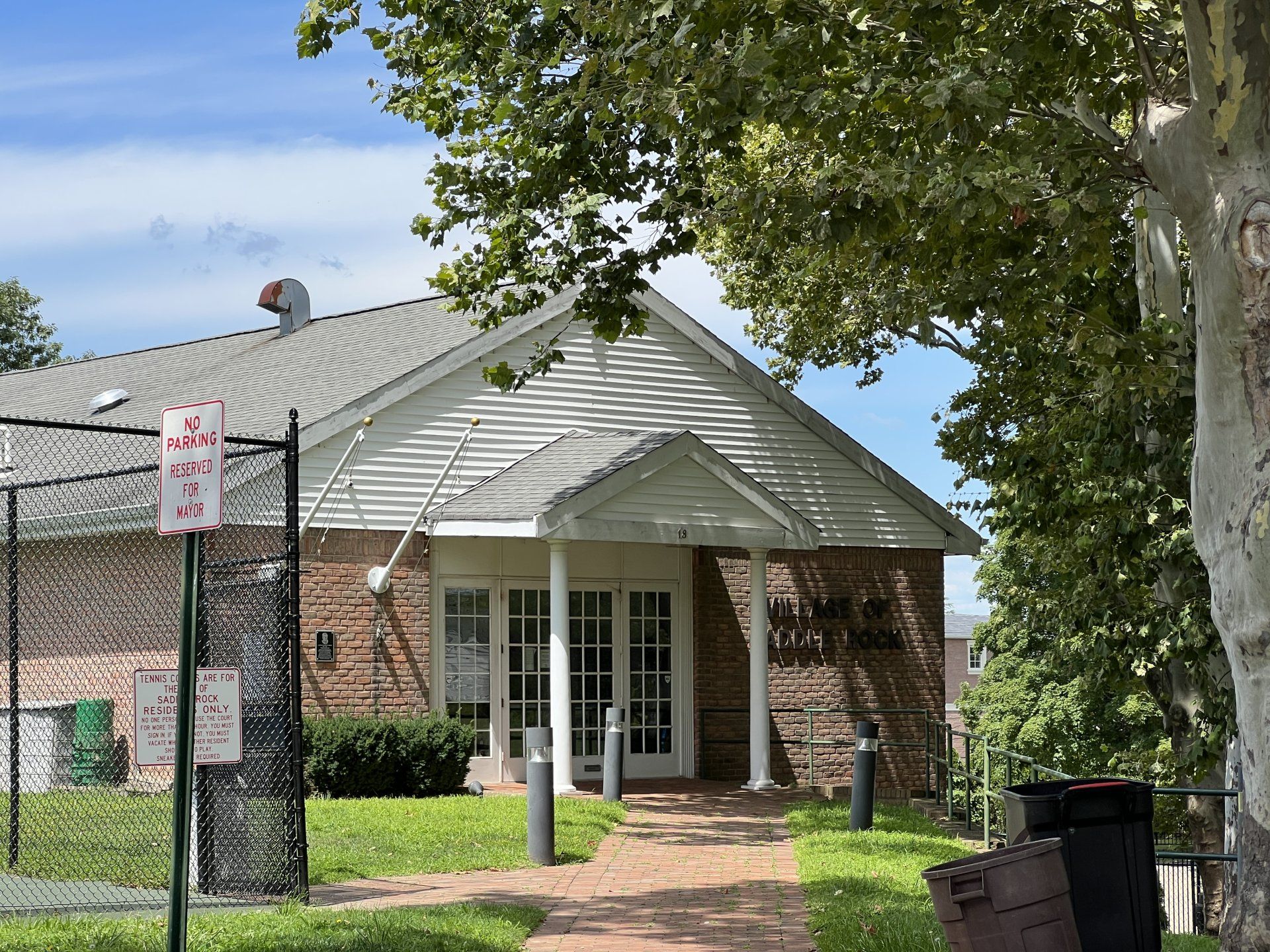 Saddle Rock gallery image 6