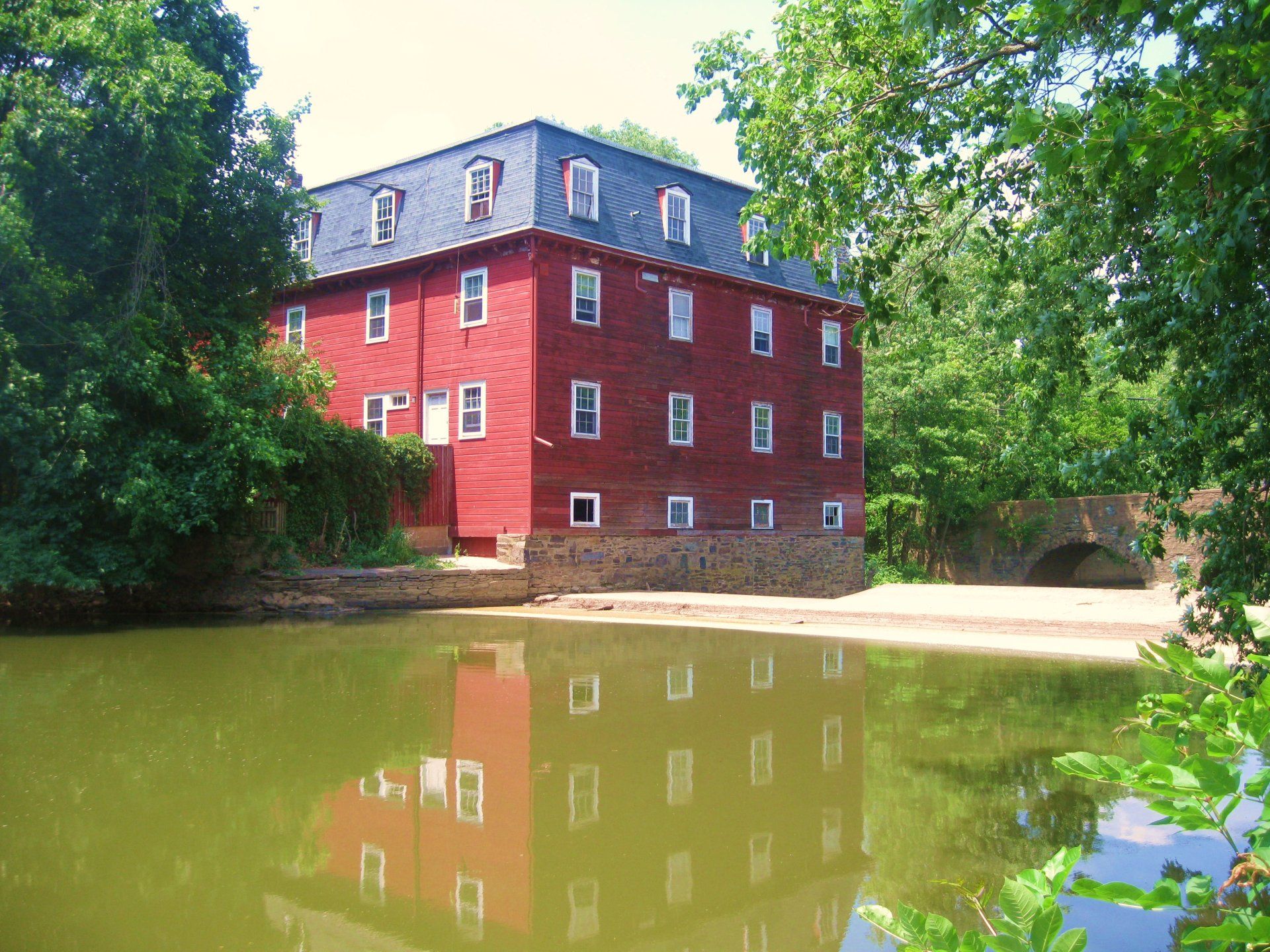 Kingston gallery image 4